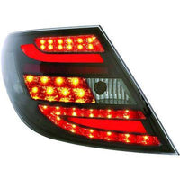 MB C W204 4D 07-11 Baklykter Svart