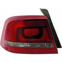 VW PASSAT B7 4D 10-14 Baklykt Ytre Sotet Venstre